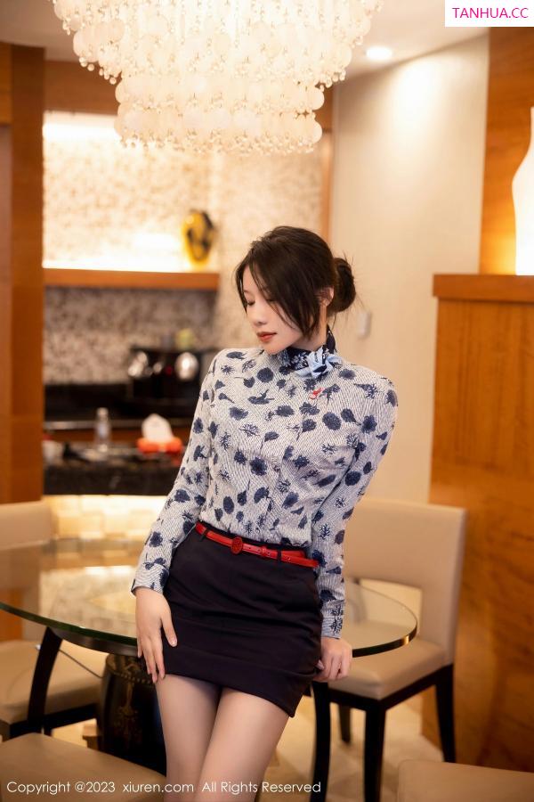   [XiuRen]高清写真图 2023.03.01 No.6338 王楚璇 制服短裙第5张图片